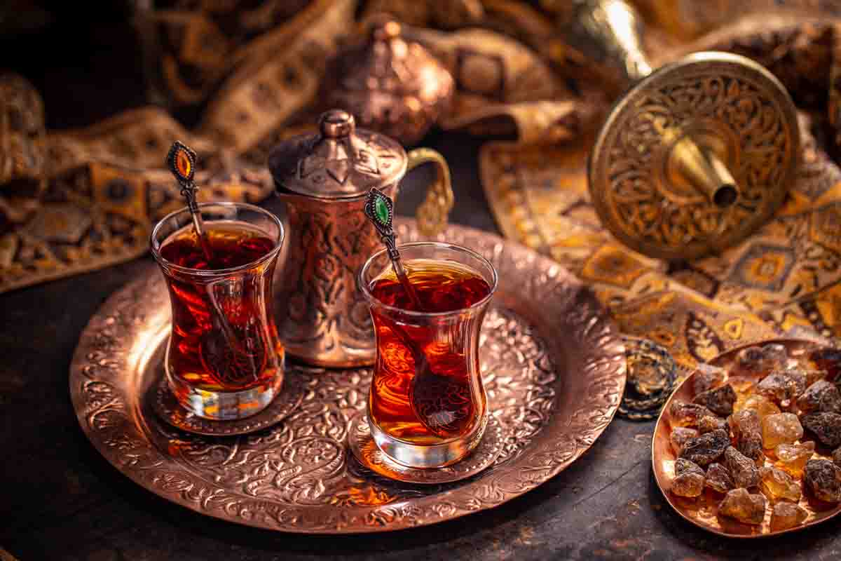 Come preparare un delizioso tè turco come in Terra Amara